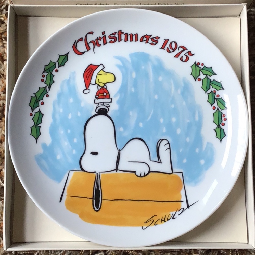 1975 Charles Schulz Peanuts Christmas Plate